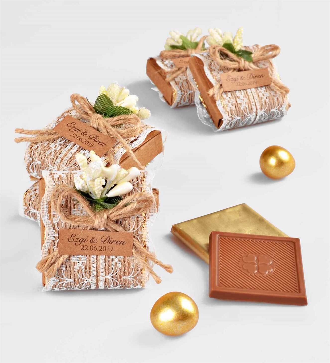 Krem Çiçekli ve Dantelli İsimli Söz & Nişan Çikolatası