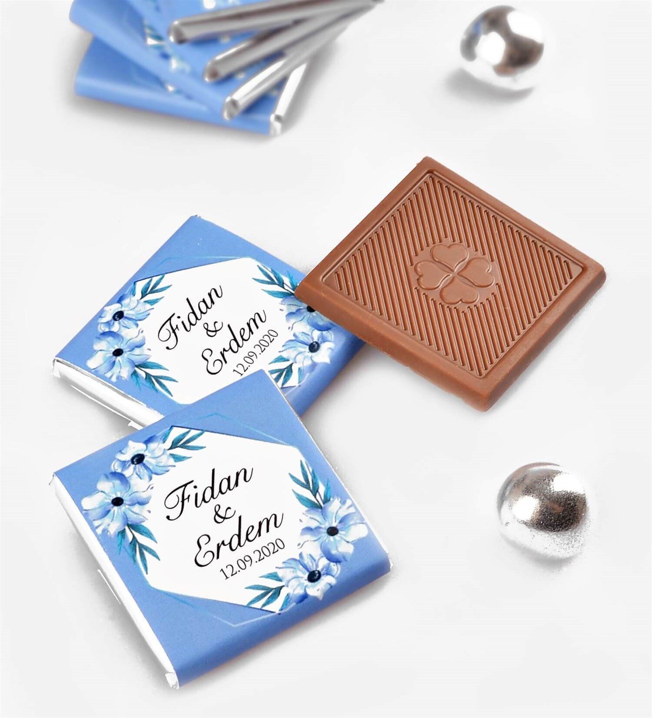 Mavi Çiçekli Dallar İsimli ve Tarihli 50 Adet Söz & Nişan Çikolatası