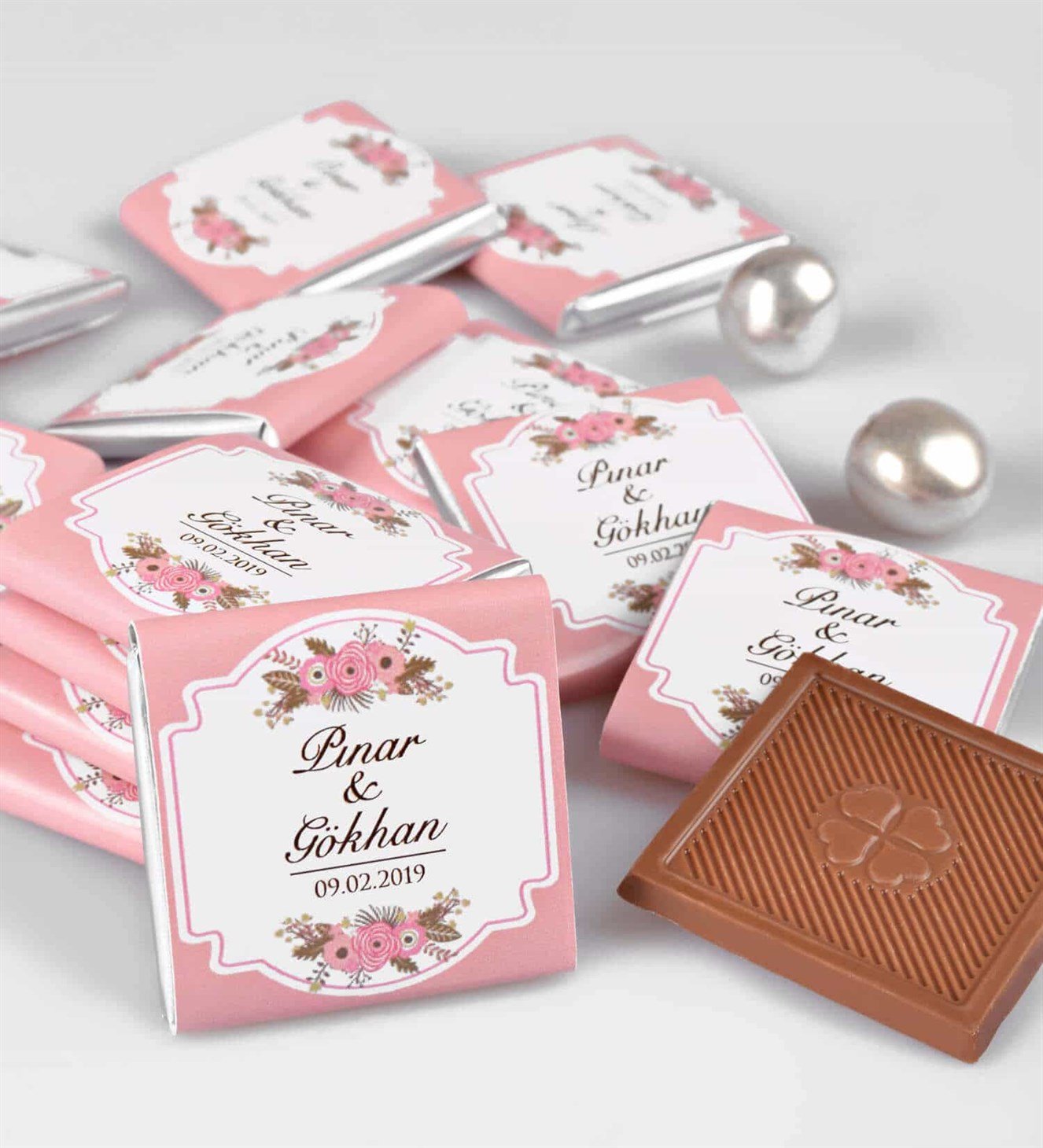 Pembe Çiçekli ve Çerçeveli İsimli 50 Adet Söz & Nişan Çikolatası