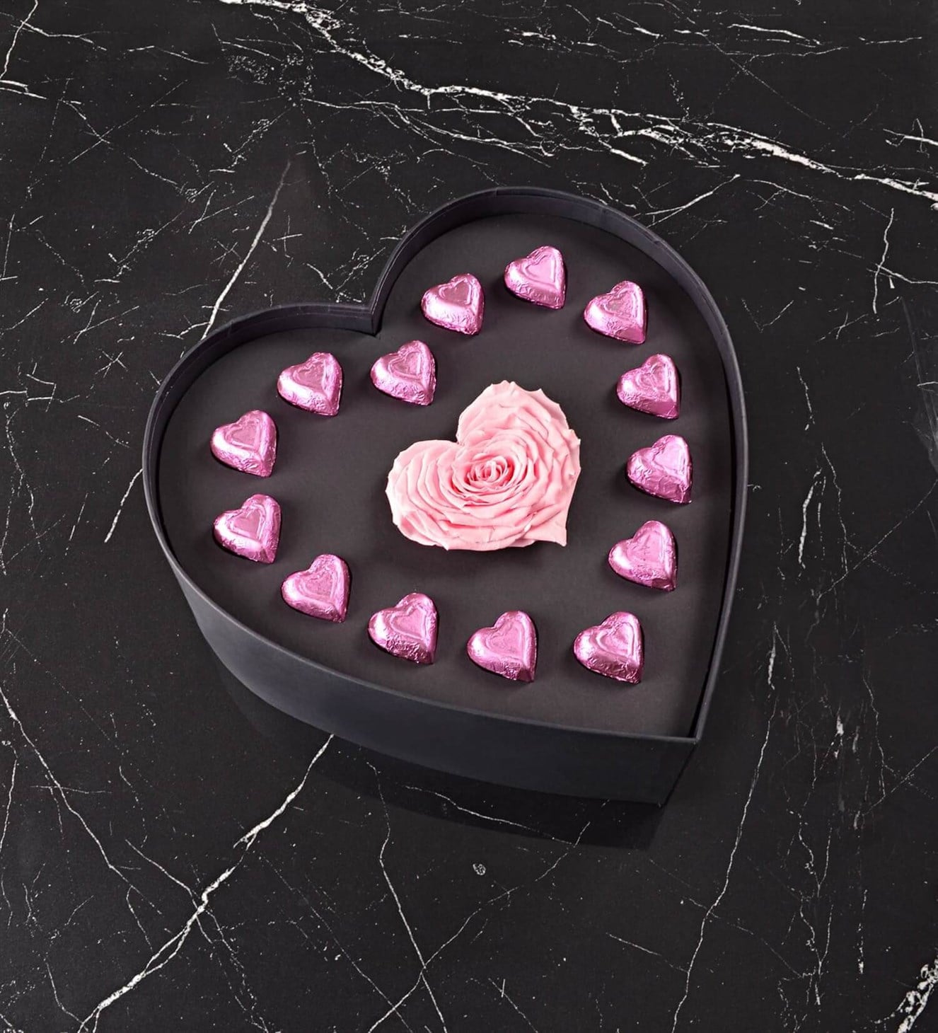 Solmayan Pembe Kalp Gül ve Çikolatalar