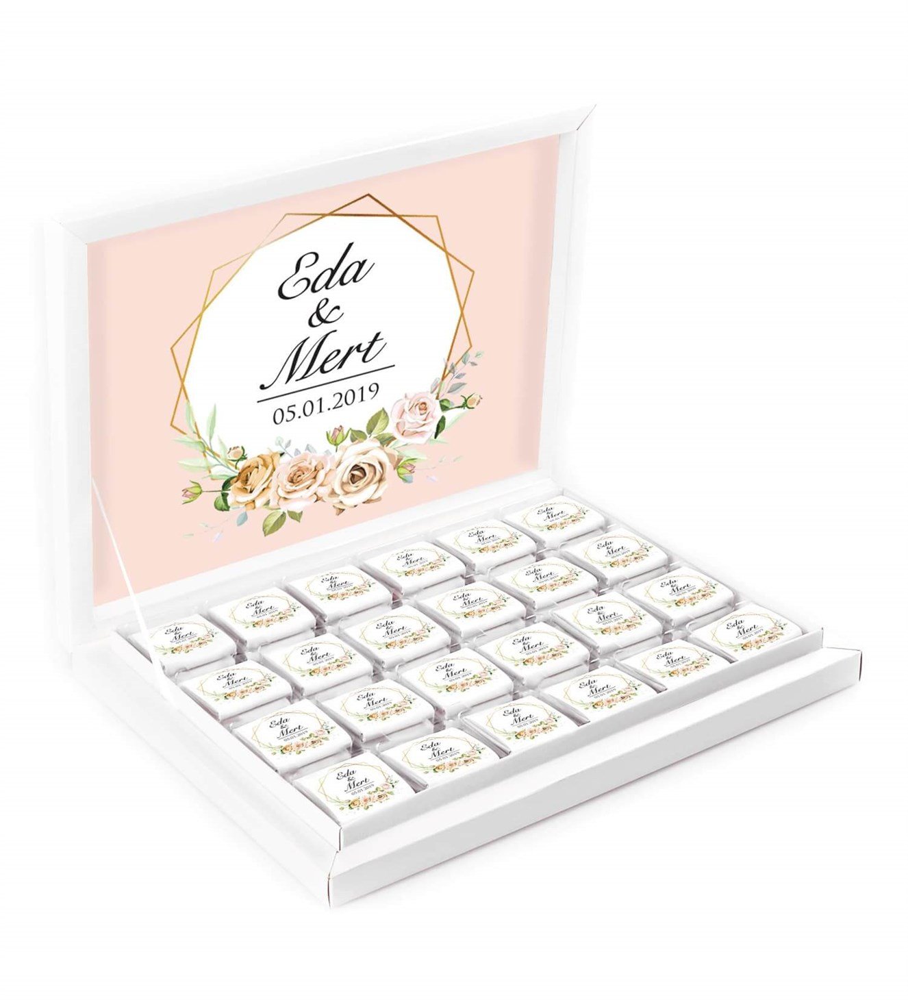 Uçuk Pembe Çiçekler İsimli ve Tarihli Kutulu Söz & Nişan Çikolatası
