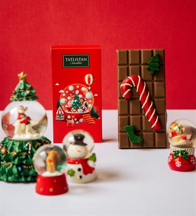 Kar Küresindeki Yılbaşı Eğlencesi - Patlayan Şekerli Sütlü Tablet Çikolata