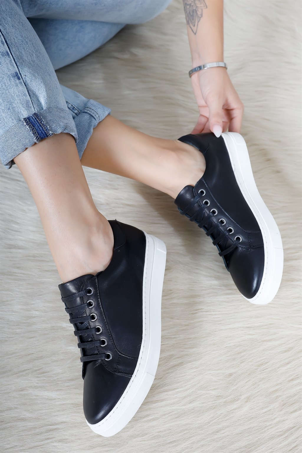 Hakiki Deri Siyah Kadın Sneaker VNS-M010