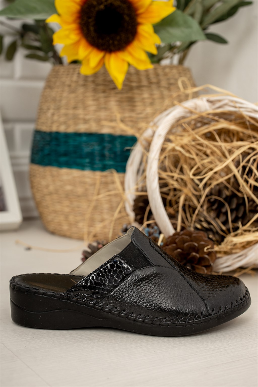 Deripabuc Hakiki Deri Siyah Kadın Anatomik Deri Sabo Terlik DP57-0600