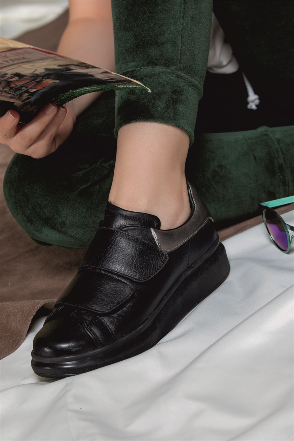 Deripabuc Hakiki Deri Siyah Kadın Deri Sneaker TRC-0691