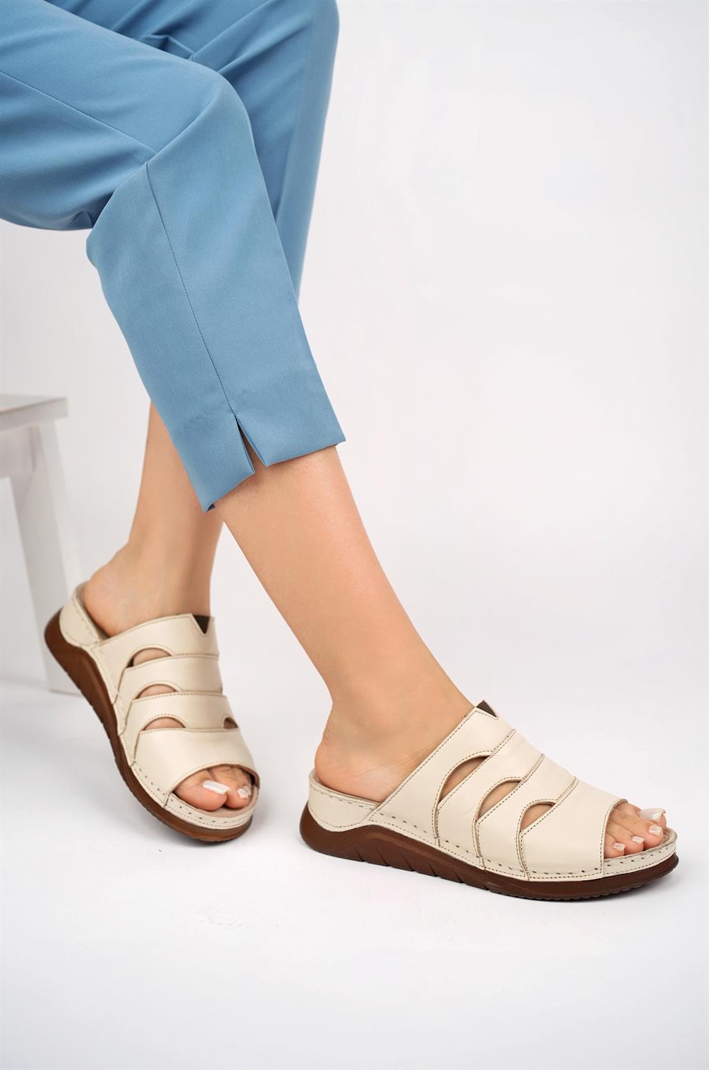 Hakiki Deri Bej Kadın Deri Terlik CRZ-21457