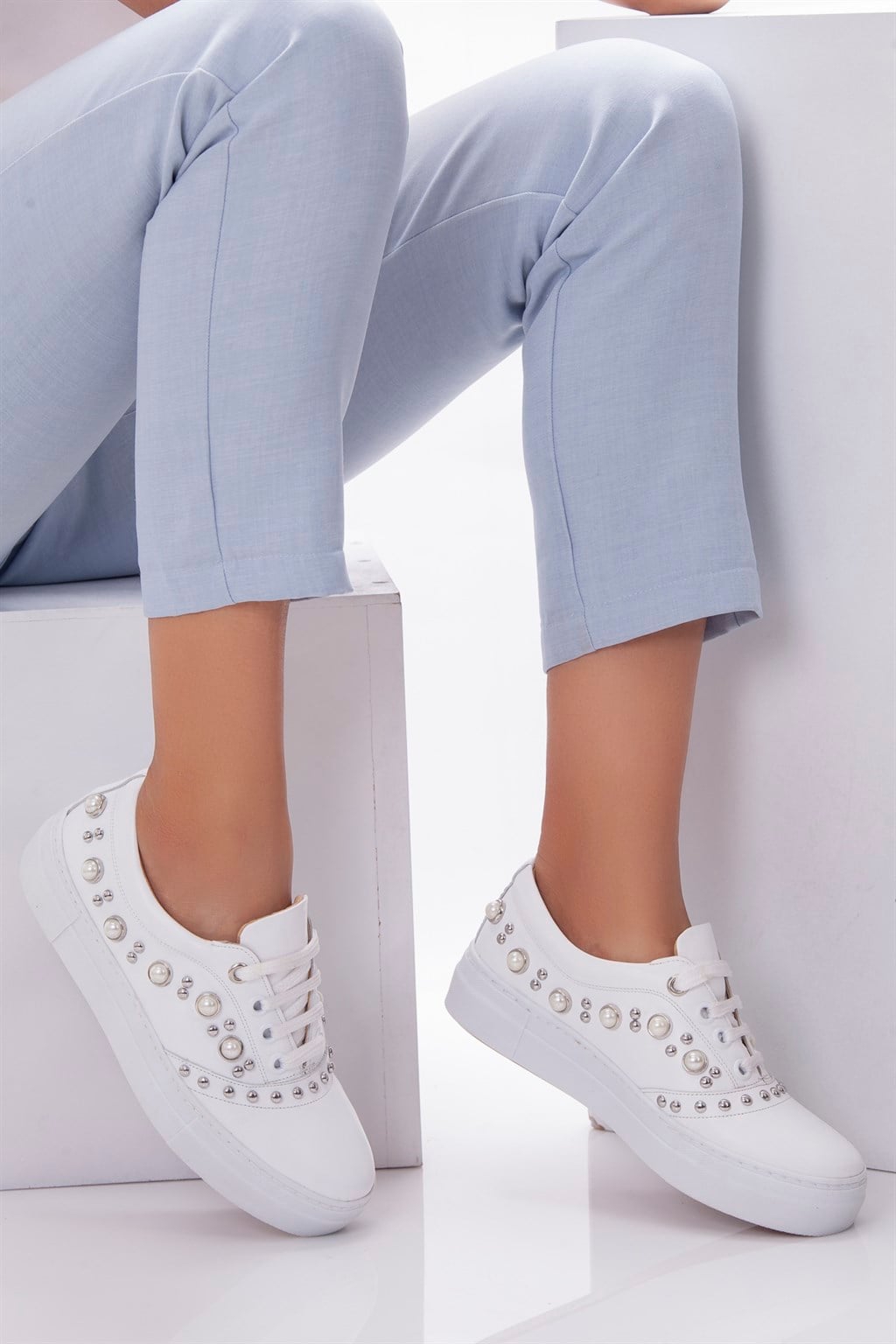 Hakiki Deri Beyaz Kadın Sneaker DP53-9330-1858