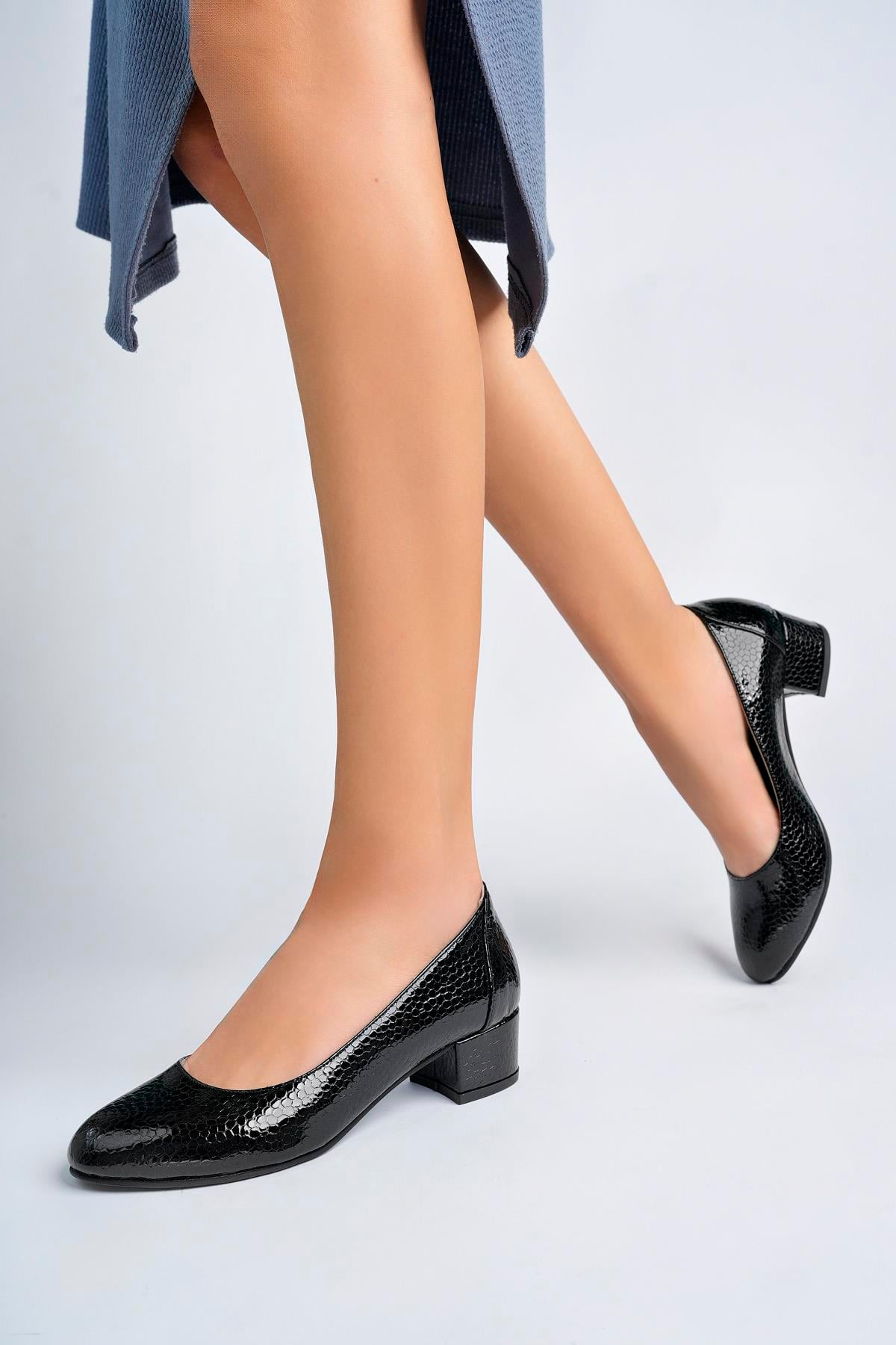 Hakiki Deri Siyah Rugan Petek Baskı Kadın Topuklu Deri Ayakkabı SHN-0105