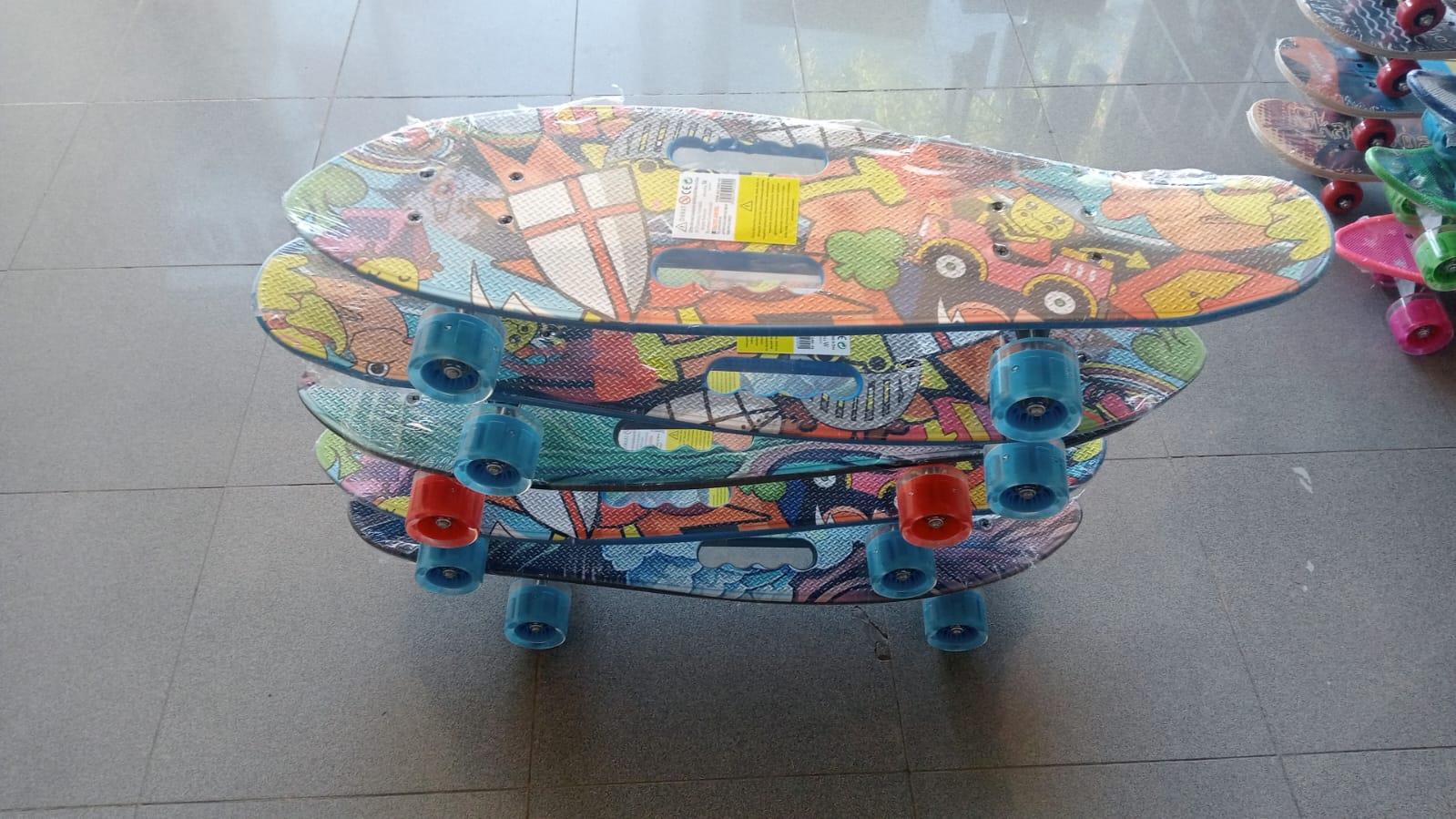 68 cm Ergonomik Tutma Kanallı Cruiser Kaykay - Dayanıklı Gövde ve Özel Grafik Desenli Modeller