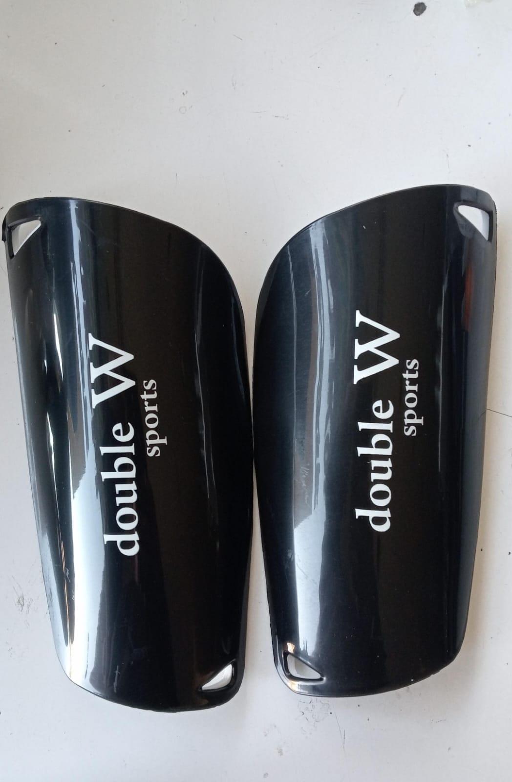 Double W Hafif ve Ergonomik Futbol Tekmeliği - Yetişkin ve Çocuk Uyumlu