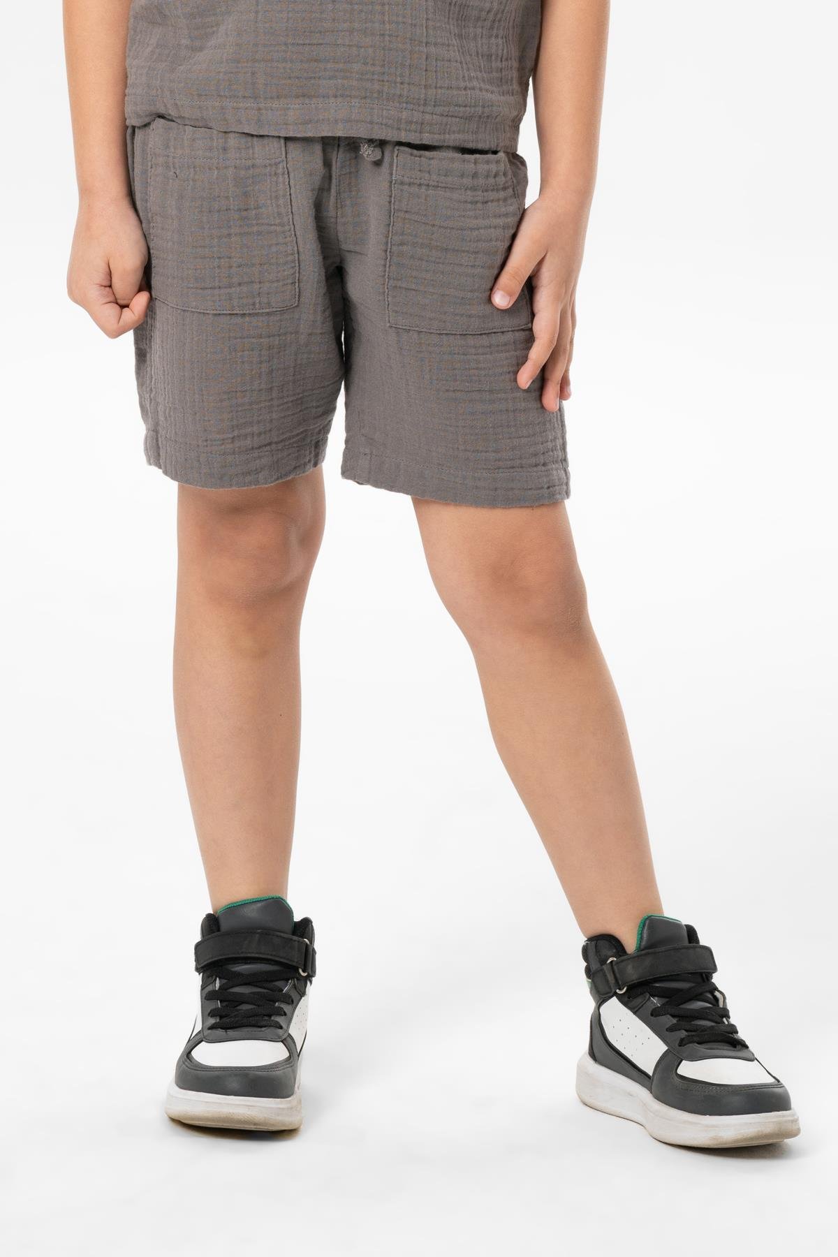 Batı Cep Detaylı Yazlık Müslin Çocuk Şort Gri Gri