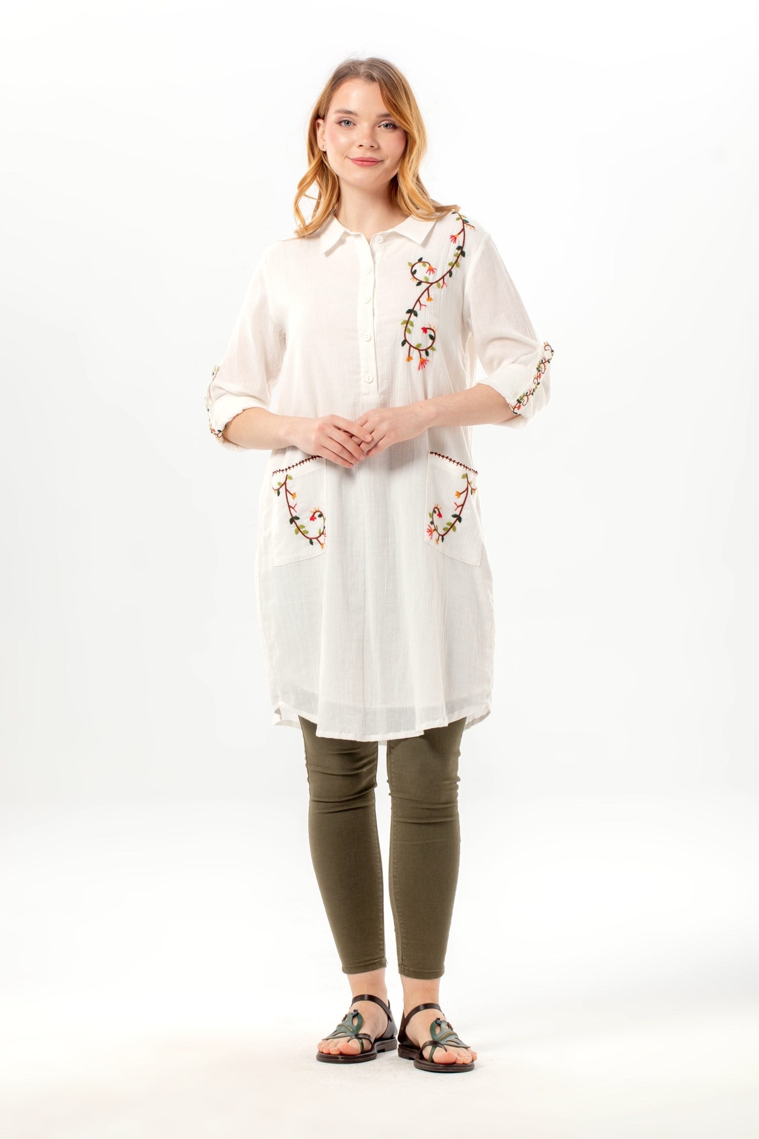 Uzun Kol Sevim Düğmeli Klasik Yaka Çift Cepli Şile Bezi Nakışlı Tunik Krem Krm