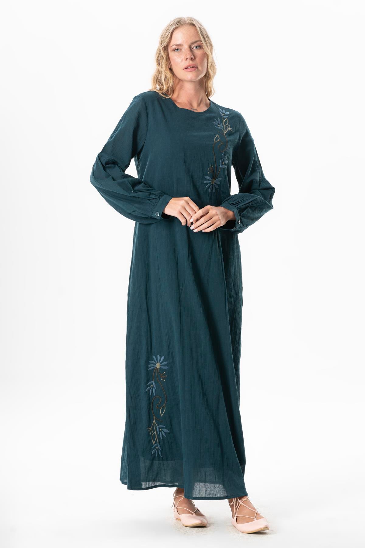 Uzun Kol Şile Bezi Gülşah Bisiklet Yaka Nakışlı Uzun Yazlık Elbise Petrol Ptrl