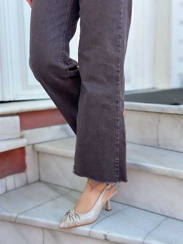 Bej Kırışık Deri (Bow) Fiyonk Detay Kadın Stiletto