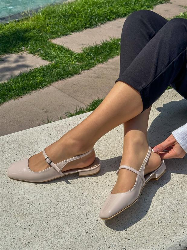 Bej Rugan (Ceolle) Küt Burun Kemer Detay Kısa Topuklu Kadın Babet