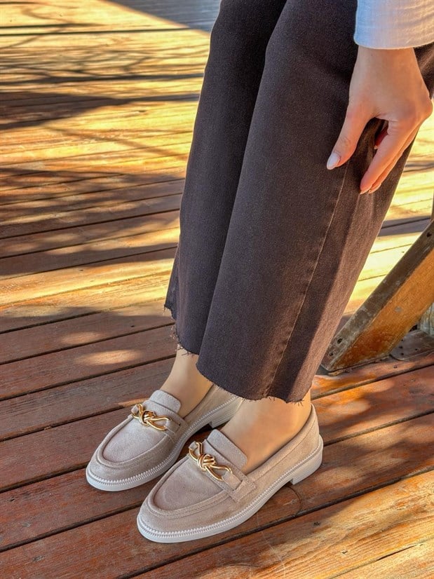 Bej Süet (Teseri) Gold Sarmal Toka Detay Kadın Loafer
