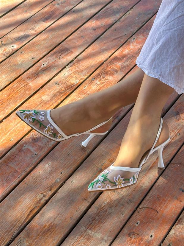 Beyaz (Livia) Çiçek Nakış Detay Topuklu Kadın Stiletto