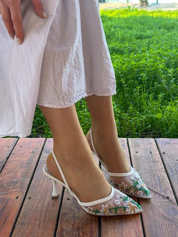 Beyaz (Livia) Çiçek Nakış Detay Topuklu Kadın Stiletto