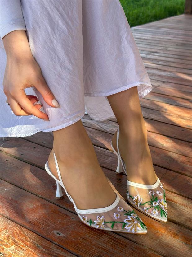 Beyaz (Livia) Çiçek Nakış Detay Topuklu Kadın Stiletto