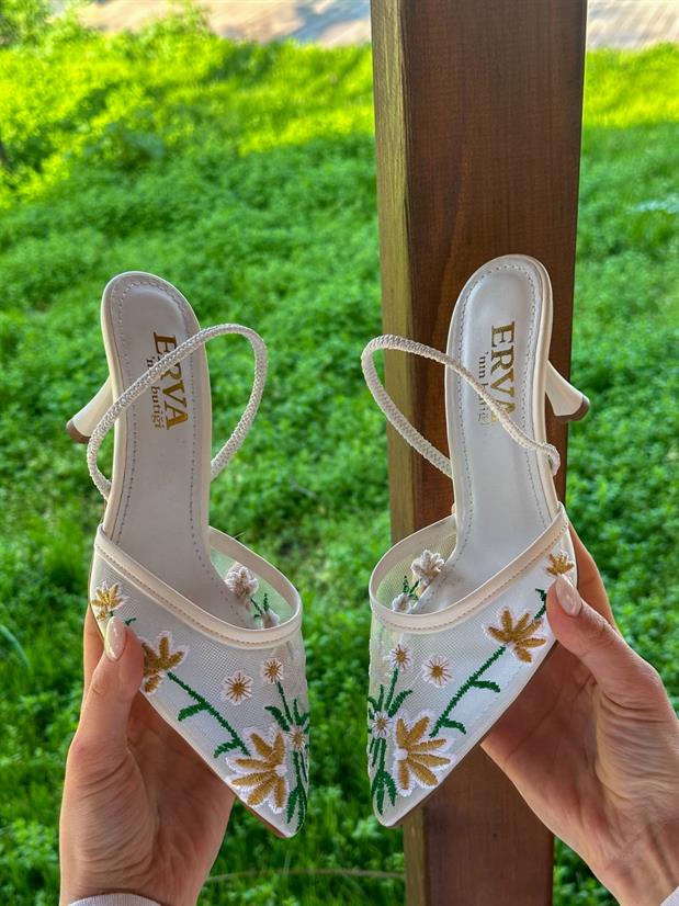 Beyaz (Livia) Çiçek Nakış Detay Topuklu Kadın Stiletto