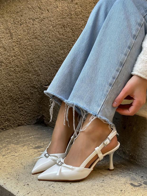 Beyaz Rugan (Casey) Toka Detay Kadın Stiletto