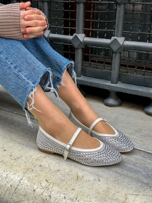 Beyaz Taşlı (Lea) Kemer Detaylı Kadın Babet