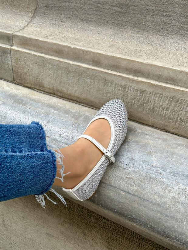 Beyaz Taşlı (Lea) Kemer Detaylı Kadın Babet