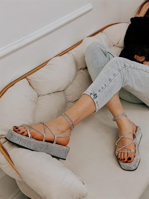 Gümüş (Pamela) Taş Detay Bilek Bağlamalı Kadın Sandalet