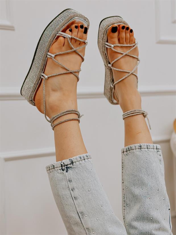 Gümüş (Pamela) Taş Detay Bilek Bağlamalı Kadın Sandalet