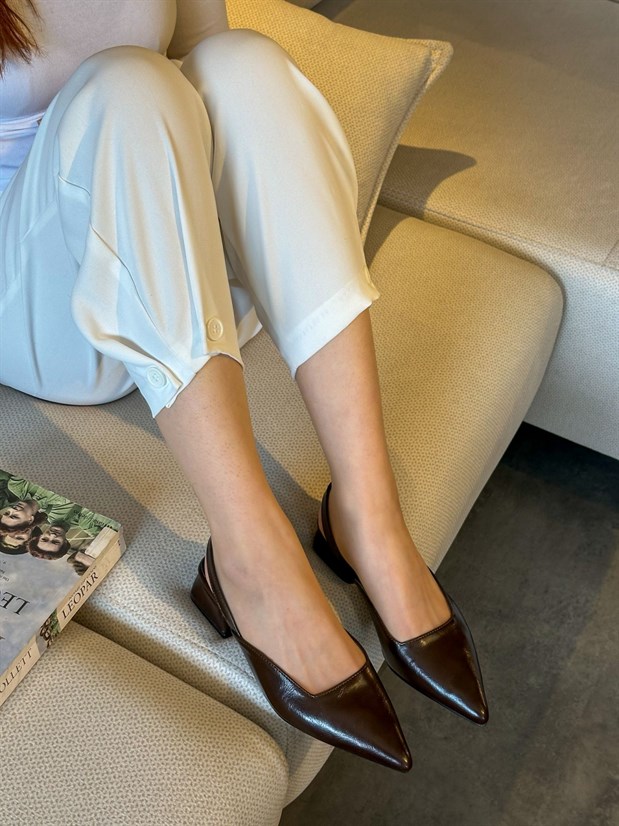 Kahve Kırışık Deri (Terry) Kadın Babet