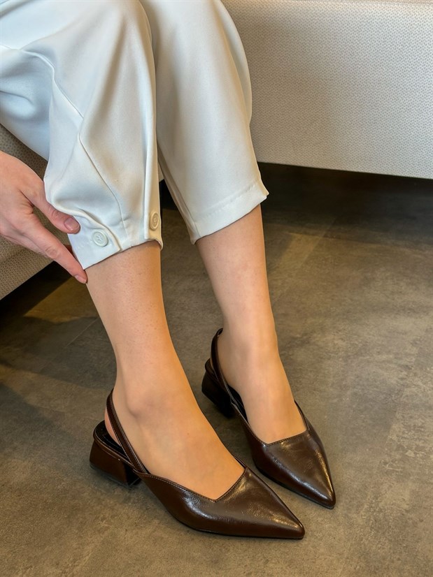 Kahve Kırışık Deri (Terry) Kadın Babet