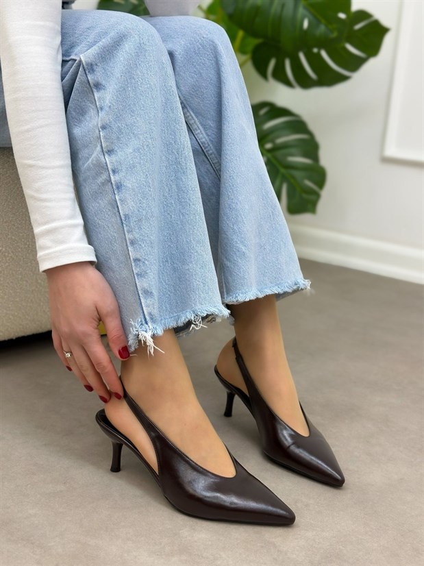 Kahve Parlak Deri (Larry) Lastik Detaylı Kadın Stiletto