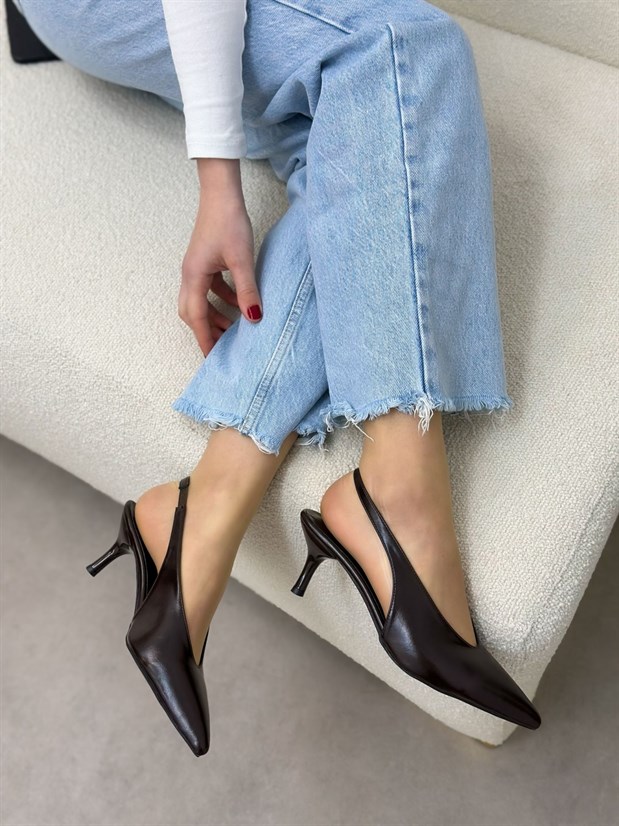 Kahve Parlak Deri (Larry) Lastik Detaylı Kadın Stiletto