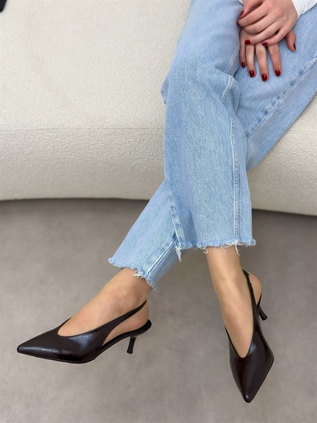 Kahve Parlak Deri (Larry) Lastik Detaylı Kadın Stiletto