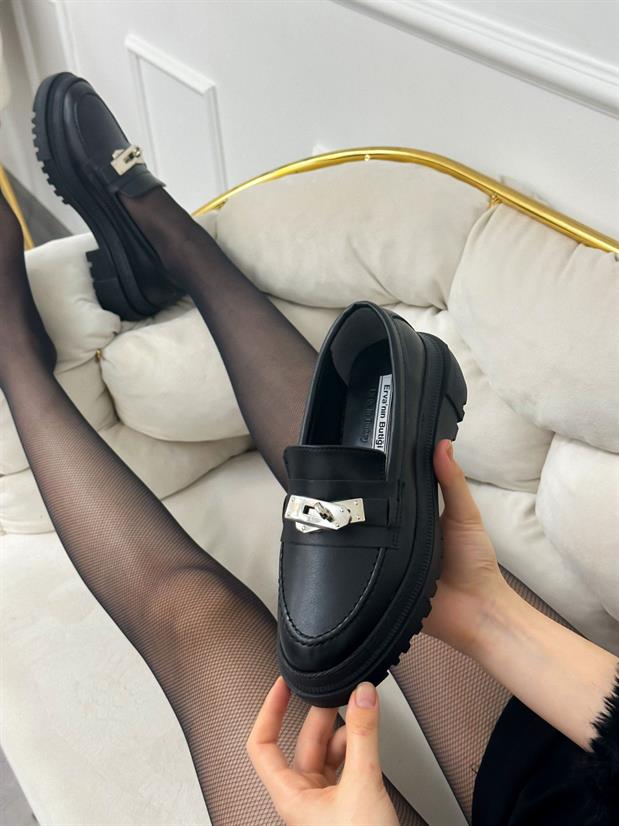 Siyah Cilt (Chain) Toka Detay Kadın Loafer