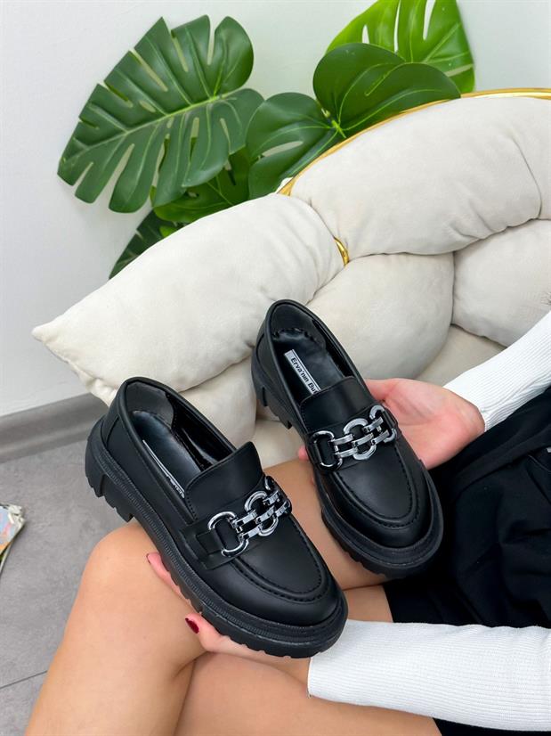 Siyah Cilt (Char) Zincir Detay Kadın Loafer