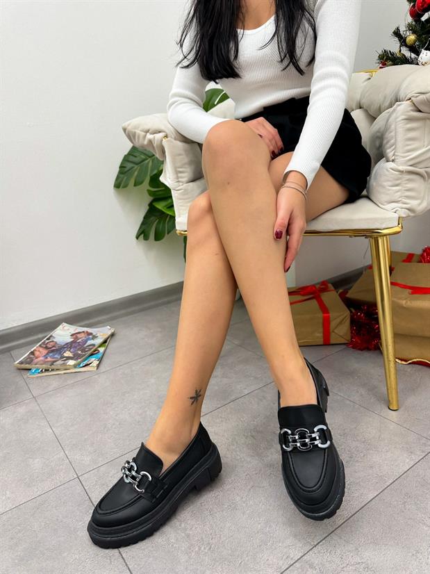 Siyah Cilt (Char) Zincir Detay Kadın Loafer