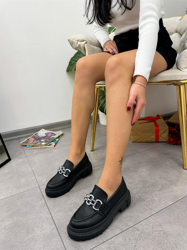 Siyah Cilt (Char) Zincir Detay Kadın Loafer