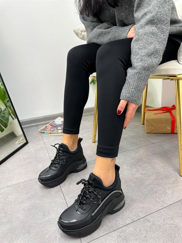 Siyah Cilt (Gloss) Kadın Gizli Topuklu Bağcıklı Sneakers