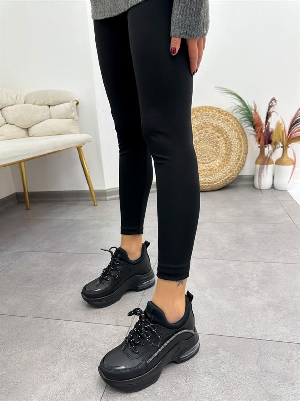 Siyah Cilt (Gloss) Kadın Gizli Topuklu Bağcıklı Sneakers