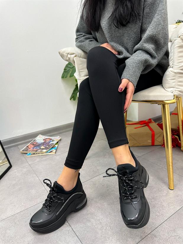 Siyah Cilt (Gloss) Kadın Gizli Topuklu Bağcıklı Sneakers