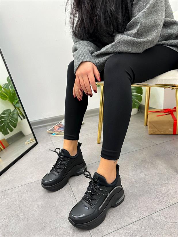 Siyah Cilt (Gloss) Kadın Gizli Topuklu Bağcıklı Sneakers