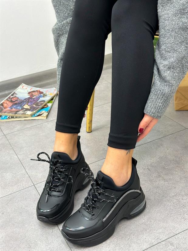 Siyah Cilt (Gloss) Kadın Gizli Topuklu Bağcıklı Sneakers