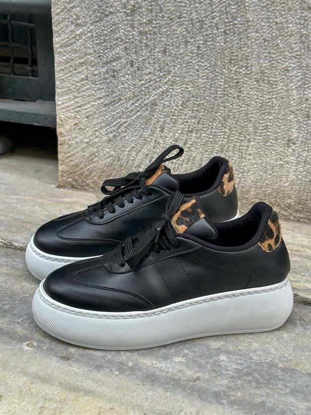 Siyah Cilt (Leoy) Leopar Bağcıklı Kadın Sneakers