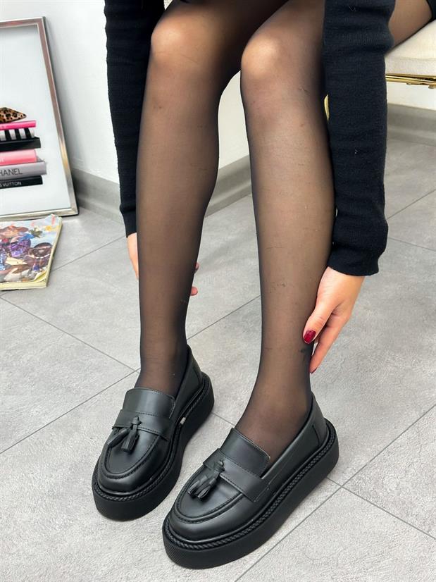 Siyah Cilt (Line) Püskül Detay Kadın Loafer