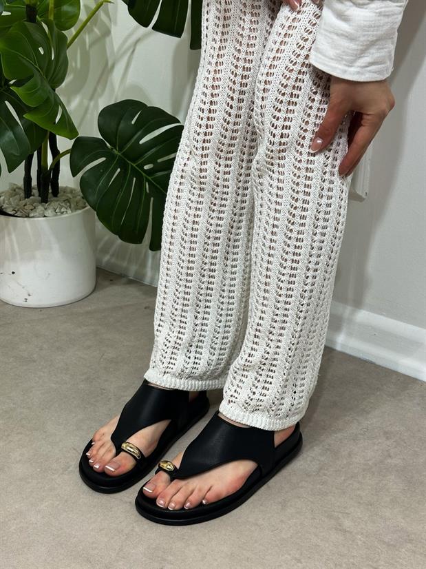 Siyah Cilt (Seay) Gold Aksesuarlı Parmak Arası Sandalet