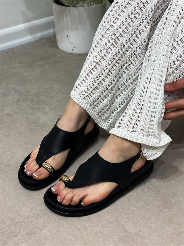 Siyah Cilt (Seay) Gold Aksesuarlı Parmak Arası Sandalet