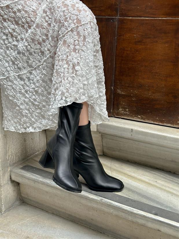 Siyah Cilt Streç (Memmy) Küt Burun Kadın Topuklu Bot