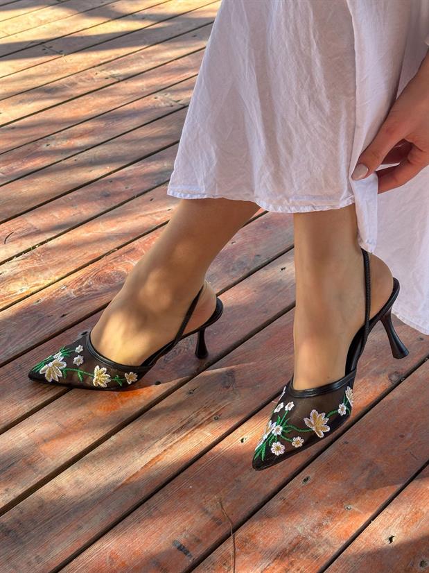 Siyah (Livia) Çiçek Nakış Detay Topuklu Kadın Stiletto