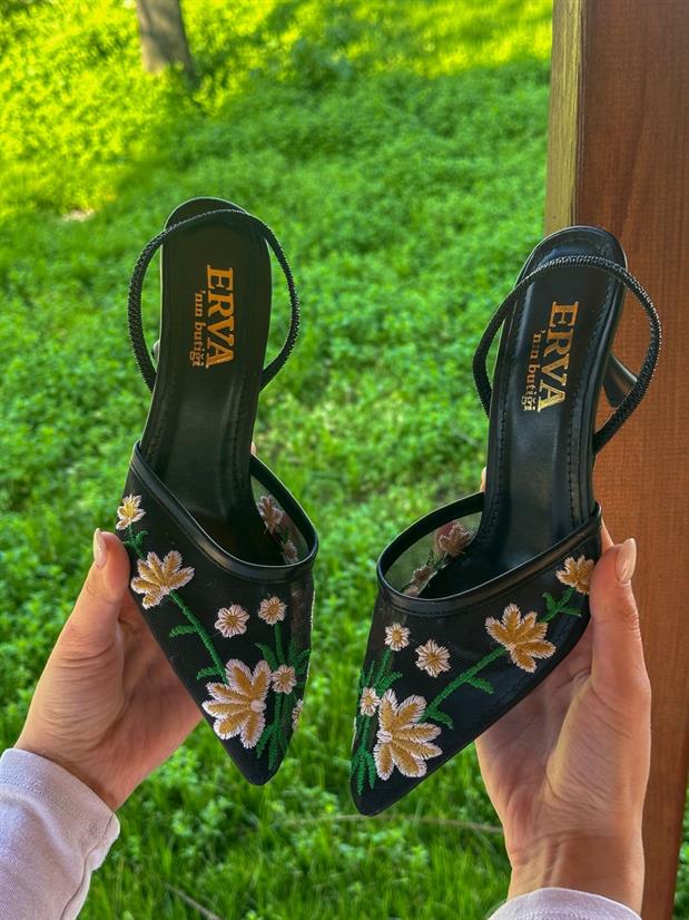 Siyah (Livia) Çiçek Nakış Detay Topuklu Kadın Stiletto